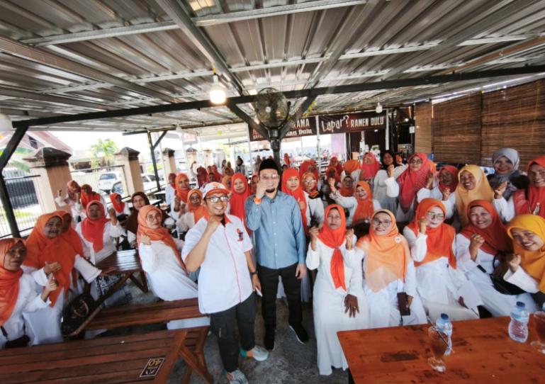 Anggota Komisi IV DPR RI, Rahmat Saleh saat berikan sosialisasinpenguatan KWT pada kelompok Majelis Taklim Alai Parak Kopi, Kota Padang,  Jumat (1/5/2026). IST