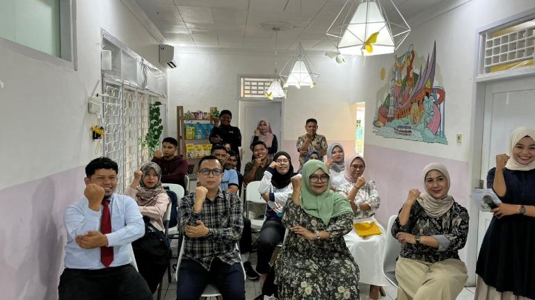 Foto bersama saat Nutrifood Physical Education Teacher (NPET) yang berlangsung di Nutrihub Padang, Kamis (14/5/2026). IST