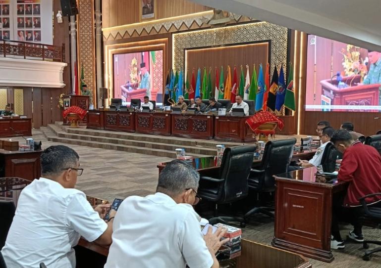 Suasana rapat paripurna DPRD Sumbar yang juga mengangkat persoalan keberadaan dua ranperda prakarsa DPRD yakni Penyelanggaraan Pendidikan dan Perlindungan Petani, Rabu (13/5/2026). IST