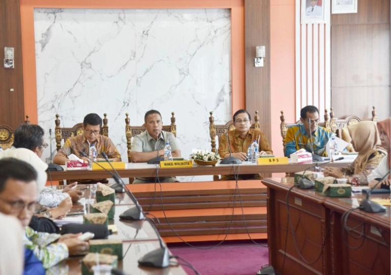 Wakil Wali Kota Pariaman, Mulyadi  paparkan pentingnya program Satu Data bagi Pemko Padang, saat rapat Forum Satu Data Indonesia bgai Kota Pariaman, Kamis (30/4/2026).  IST