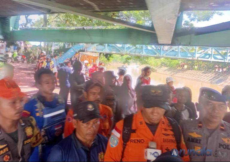 Danru Basarnas Padang, Reno beri penjelasan proses pencarian korban tenggelam ditutup karena korban telah ditemukan, Jumat (1/5/2026). (dok : arunala,com)