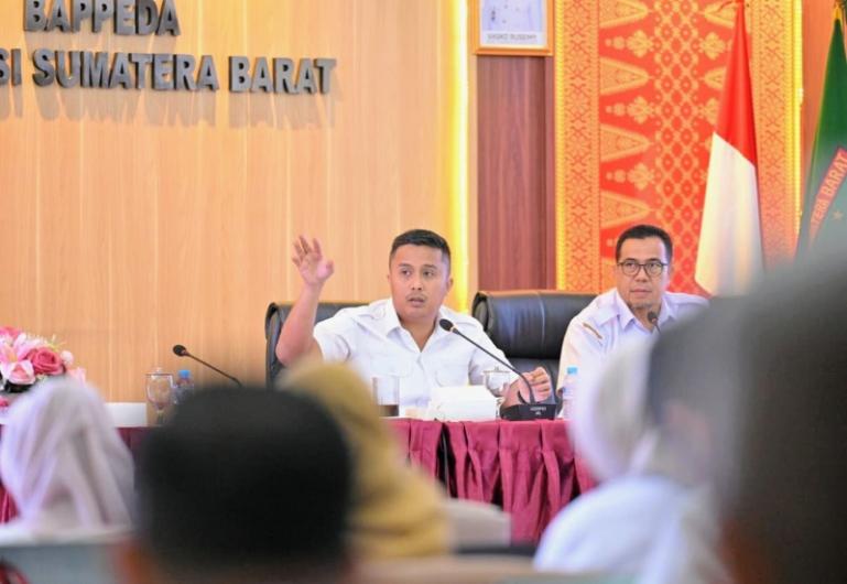 Wagub Sumbar, Vasko Ruseimy pimpin rapat koordinasi bersama seluruh Kepala OPD di Kantor Bappeda Sumbar, Rabu (13/5/2026). IST
