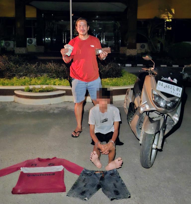 Katim Klewang Polresta Padang Aiptu David Rico Dermawan (David Wewe) bersama tim setelah menangkap pelaku pencuri dompet yang viral di medsos, Jumat (22/5/2026). IST