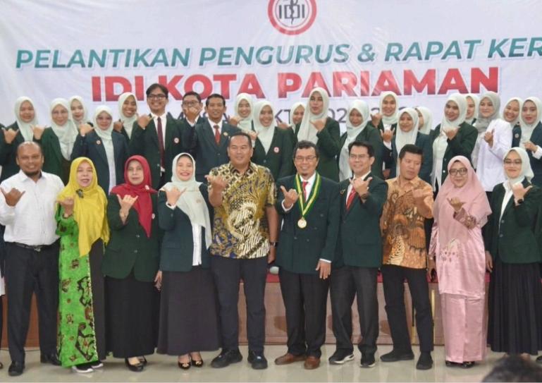 Wali Kota Yota Balad bersama pengurus IDI Cabang Kota Pariaman yang baru dilantik, Sabtu pagi (9/5/2026). IST
