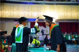 Rektor Unand Ingatkan Wisudawan Bangun Karakter dan Warisan Hidup