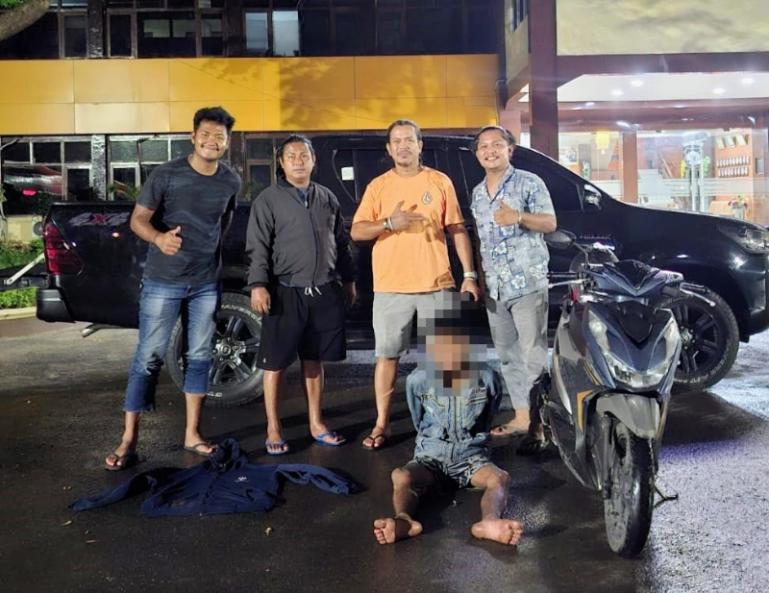 Tersangka pencurian di Masjid Raya Indarung, Kecamatan Lubuk Kilangan, Kota Padang, yang berhasil ditangkap URC Tim Klewang Satreskrim Polresta Padang, Selasa (2/6/2026). IST