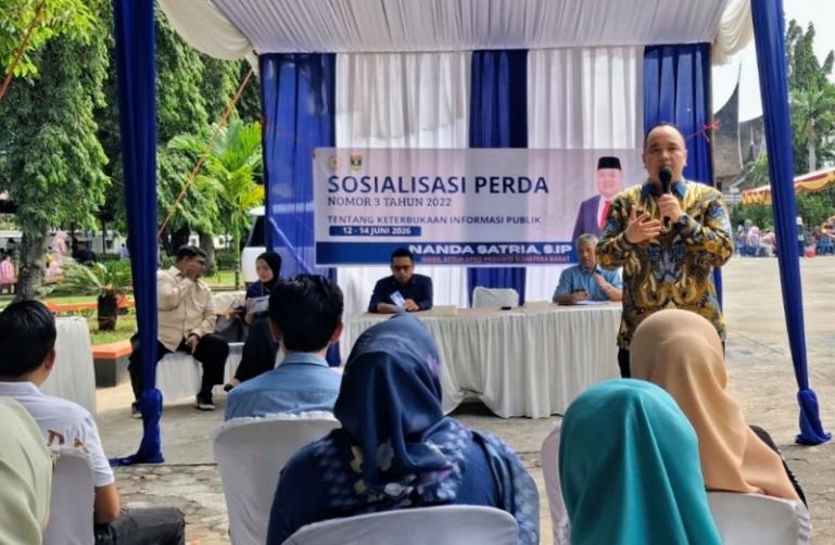 Wakil Ketua DPRD Sumbar Nanda Satria saat berikan sosialisasi Perda Nomor 3 Tahun 2022 tentang KIP pada peserta di Padang, Sabtu (13/6/2026). IST
