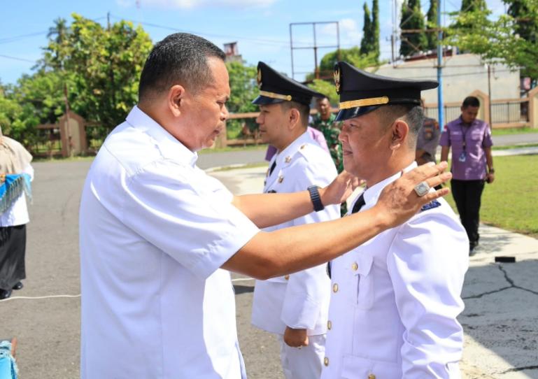 Wali Kota Yota Balad saat melantik Hery Febrian menjadi Camat Pariaman Selatan yang baru, Rabu (3/6/2026). IST