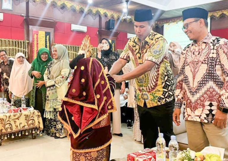 Wawako Mulyadi hadiri wisuda para santri SDIT Mutiara Kota Pariaman, Sabtu (6/6/2026). IST