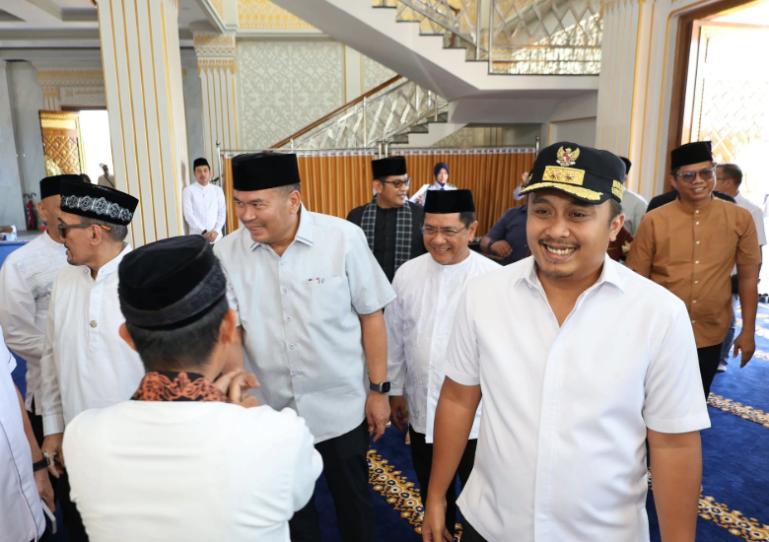 Wali Kota Pariaman, Yota Balad bersama Wagub Sumbar Vasko Ruseimy ikut hadir saat peresmian Masjid Al-Fauzan Ketaping di Kabupaten Padangpariaman, Sabtu (6/6/2026). IST