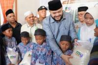 Kolaborasi Peduli Sesama, Wako Padang Serahkan Bantuan Anak Yatim dan Buka Sekolah Lansia di Yayasan Berkah Amal Salih