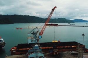 Menjaga Detak Jantung Logistik di Langit Teluk Bayur