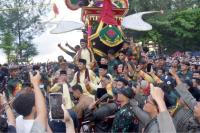 Puncak Pesona Hoyak Tabuik Piaman 2026 Berlangsung Meriah, Wamen Kebudayaan Berbaur Bersama Masyarakat