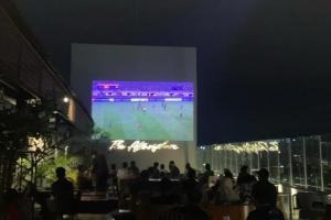 Sambut Euforia Piala Dunia 2026, Hotel Santika Premiere Padang Hadirkan The Atmo Sports Bar
