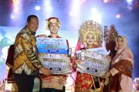 Shafira Zelka Rahmadhani dan Syatir Khairan Diandra Terpilih Sebagai Cik Uniang Cik Ajo Kota Pariaman 2026