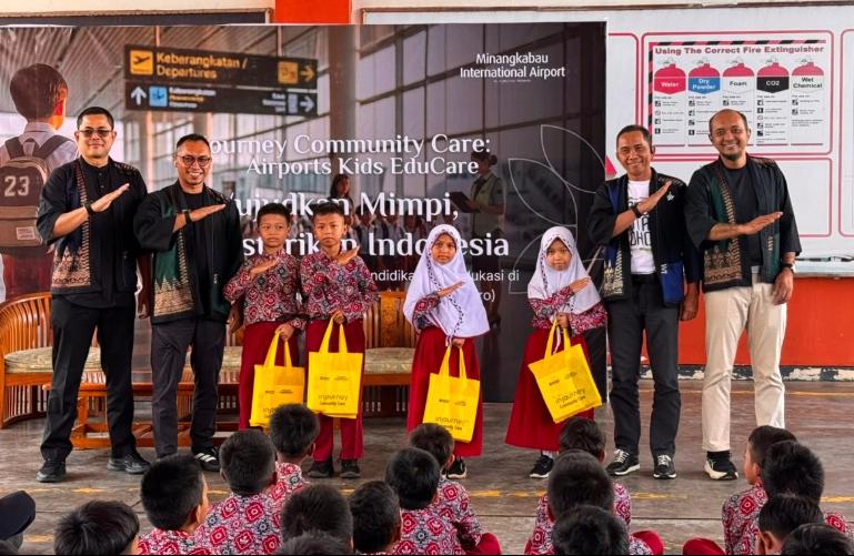 GM BIM, Dony Subardono bersama ratusan siswa saat ikuti program Injourney Community Care yang diadakan pihak BIM, Kamis (23/7/2026). IST