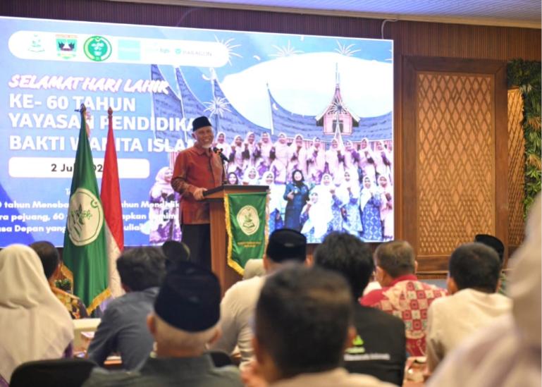 Gubernur Mahyeldi saat beri sambutan pada peringatan Harlah ke-60 tahun Yayasan Pendidikan Bakti Wanita Islam (YPBWI) di Padang, Kamis (2/7/2026). IST