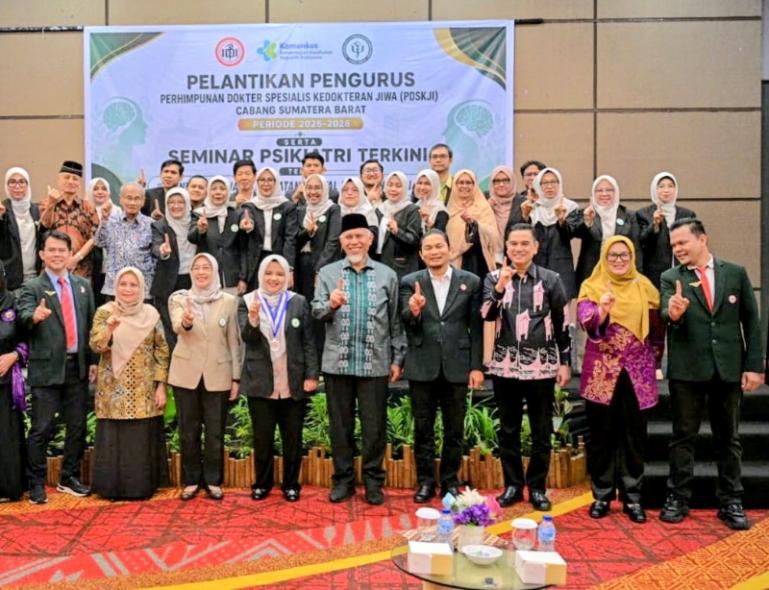 Gubernur Sumbar Mahyeldi menghadiri pelantikan kepengurusan PDSKJI Sumbar, di salah satu hotel di Padang, Minggu (19/7/2026). IST