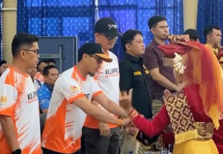 Anggota DPRD Sumbar, Irsyad Syafar saat membuka Kejurprov Tenis Meja se Sumbar 2026 di Kota Payakumbuh kemarin. IST