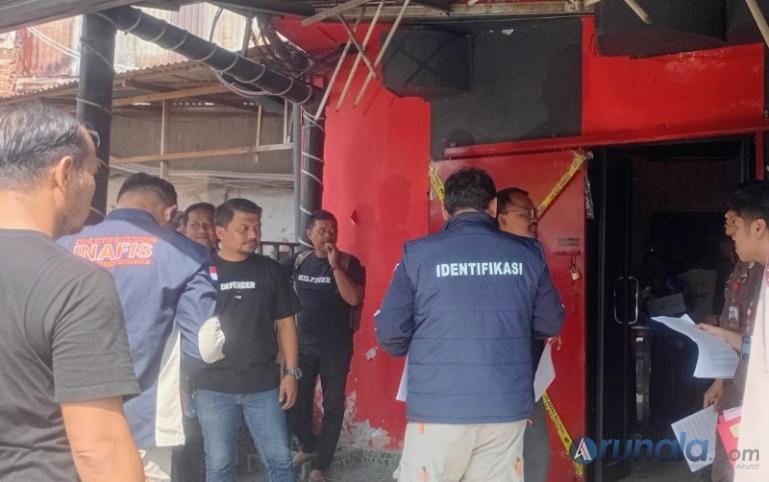 Lokasi kejadian pembuhuhan di Damarus Cafe Jalan Niaga Padang ketika rekonstruksi, Rabu (15/7/2026). (dok: arunala.com)