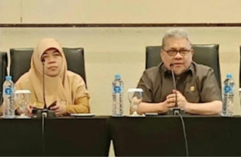 Ketua DPRD Sumbar, Muhidi, saat berikan paparan kepada sejumlah Kepala SMA dan SMK se Sumbar dalam Bimbingan Teknis (Bimtek) Kepala SMA/SMK se-Sumbar di Padang, Senin (6/7/2026). IST