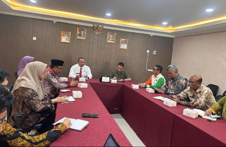 Kepala Kerbangpol Sumbar, Mursalim pimpin rakor Penanganan Terpadu Anak yang Berhadapan dengan Hukum yang diselenggarakan oleh Badan Kesatuan Bangsa dan Politik (Kesbangpol) Sumbar di Padang, Kamis (16/7/2026). IST