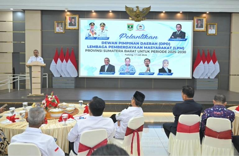 Sekprov Sumbar, Arry Yuswandi mewakili gubernur menghadiri pelantikan Dewan Pimpinan Daerah (DPD) LPM Sumbar masa bakti 2025--2030 di Auditorium Gubernuran, Jumat malam (17/7/2026). IST