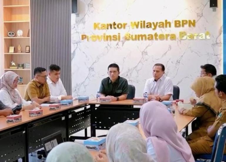 Wakil Ketua DPRD Sumbar Iqra Chissa Putra saat rapat bersama pihak Kantor Wilayah ATR/BPN Sumbar pada Kamis, (9/7/2026).  IST