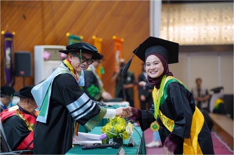 Prosesi wisuda III periode 2026 pada hari pertama di Auditorium Universitas Andalas, Sabtu (11/7/2026). Humas Unand