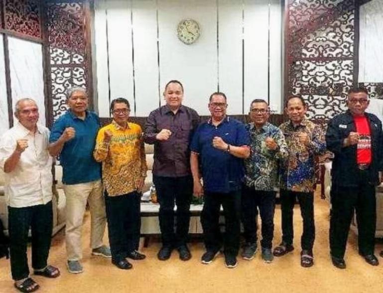 Wakil Ketua DPRD Sumbar Nanda Satria saat menerima pengurus Lemkari Sumbar di ruang kerjanya, Jumat (10/7/2026). IST
