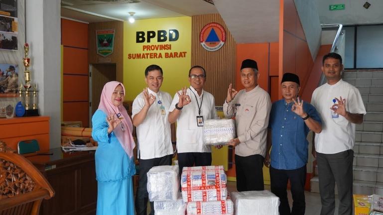 Bank Nagari menyalurkan 50 kilogram rendang melalui BPBD Sumbar dan bantuan dana sebesar Rp50 juta melalui Asosiasi Bank Pembangunan Daerah (ASBANDA) untuk membantu korban gempa NTT. IST