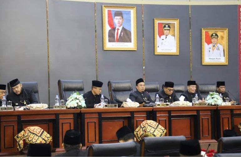 Ketua DPRD Kota Padang, Muharlion saat pimpin sidang paripurna istimewa peringatan HJK Padang ke-357 Tahun di ruang sidang Utama Gedung DPRD Kota Padang, Jumat (7/8/2026). IST