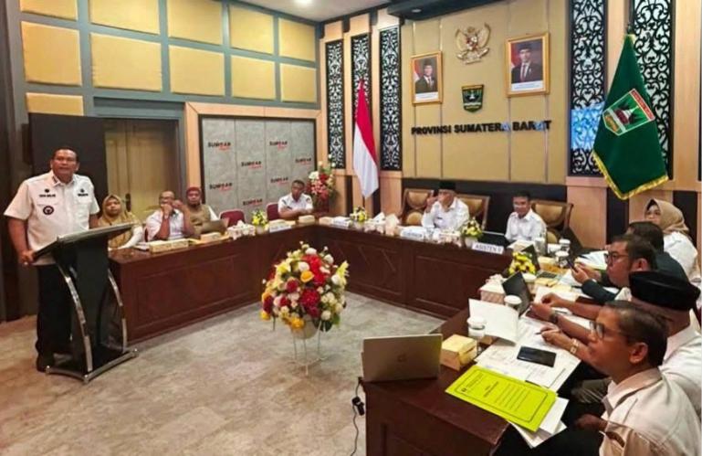 Wali Kota Pariaman, Yota Balad, saat paparkan data tahap akhir dalam mengembangkan ekonomi Syariah di Kota Pariaman dihadapan Gubernur Mahyaldi dan tim penilai, di Padang, Rabu (12/8/2026). IST