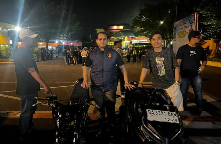 Dua dari beberapa motor yang ditahan di Mapolresta Padang karena terjaring oleh Patroli KRYD Timsus Charlie, Minggu dini hari (2/8/2026). IST