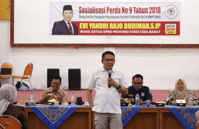 Wakil Ketua DPRD Sumbar, Evi Yandri Rajo Budiman, sosialisasikan Nomor 9 Tahun 2018 tentang Pencegahan Penyalahgunaan Narkotika di Padang, Minggu sore (9/8/2026). IST