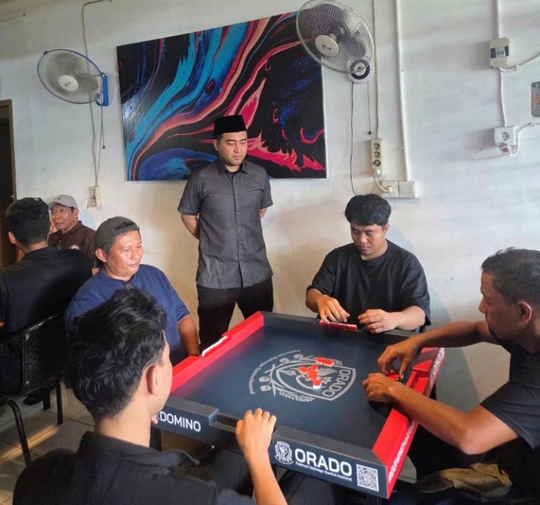 Ketua Pengcab Orado Kota Padang yang juga Anggota DPRD Padang Fautiaz Fauzi membuka pertandingan domino tingkat Kelurahan Parupuak Tabiang yang digagas Pengcab Orado Kota Padang, Senin (17/8/2026). IST
