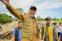 Tinjau Lokasi Terdampak Banjir, Gubernur Instruksikan Pengerahan Alat Berat