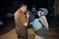 Wagub Sumbar Pimpin Evakuasi Korban Banjir di Padang, Kelompok Rentan Jadi Prioritas