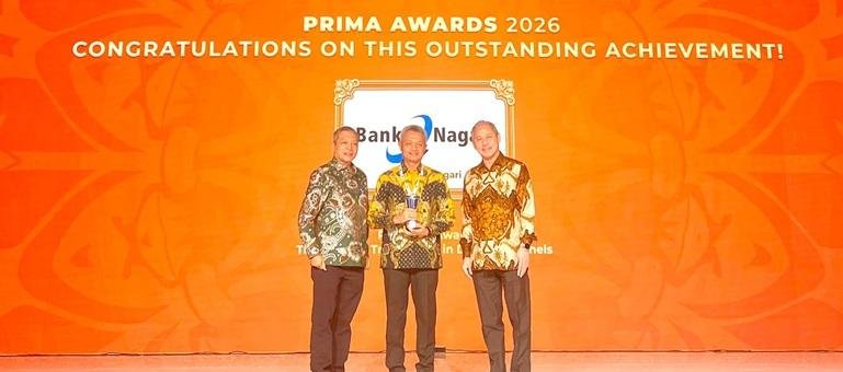 Direktur Operasional Bank Nagari, Zilfa Efrizon menerima penghargaan Platinum Awards--The Highest Transaction in Digital Channels pada ajang PRIMA Executive Gathering--PRIMA Awards 2026. IST
