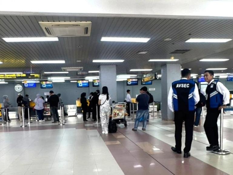 Suasana terminal keberangkatan di BIM Padangpariaman (Sumbar) terlihat sepi dibanding hari biasa. Ini disebabkan adanya pembatalan puluhan penerbangan di bandara tersebut, Senin (7/9/2026). IST