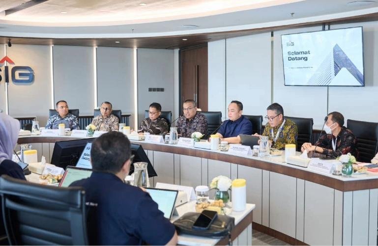 Wakil Ketua DPRD Sumbar, Nanda Satria Bersama Sekprov Sumbar Arry Yuswandi dan rombongan kunjungi jajaran direksi PT Semen Indonesia (Persero) Tbk (SIG) selaku induk usaha PT Semen Padang di Jakarta pada Rabu (2/9/2026). IST