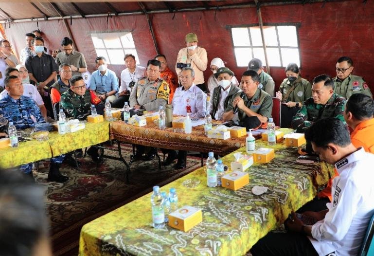 Kepala BNPB, Letjen TNI Dr. Suharyanto saat pimpin rapat Penanggulangan Karhutla Kalimantan Selatan pada Rabu (23/9/2026). IST