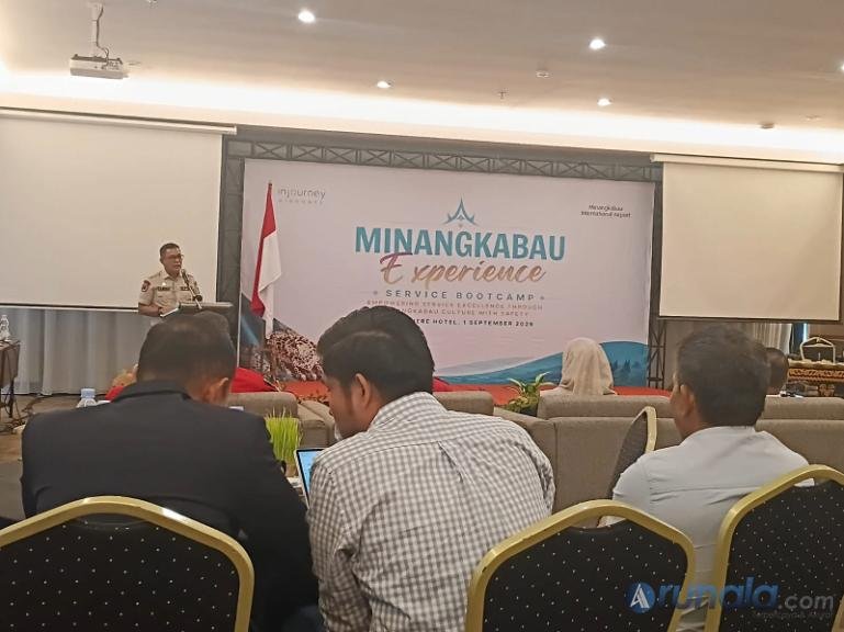 Kepala BPBD Sumbar, Era Sukma Munaf mewakili gubernur saat membuka kegiatan  