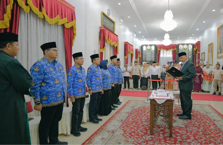 Gubernur Mahyeldi melantik enam pejabat Eselon II di lingkup Pemprov Sumbar, Rabu (2/9/2026).  IST