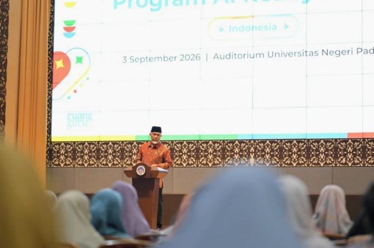 Gubernur Mahyeldi saat berikan berikan pesan pada  Pelatihan Literasi AI Program AI Ready ASEAN di Auditorium Universitas Negeri Padang (UNP), Kamis (3/9/2026). IST