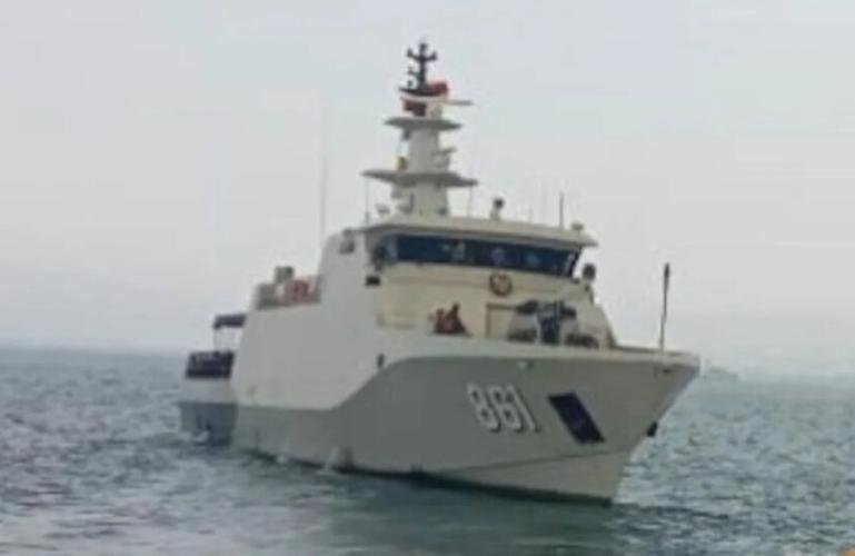 KRI Lepu-861, satu dari 11 kapal yang dikerahkan dalam pencarian lima jurnalis dan tiga kru kapal yang hilang di Selat Sunda. IST