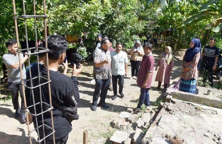 Wali Kota Yota Balad saat tinjau ke lapangan pelaksanaan program BSPS dari Kementerian Perumahan dan Kawasan Permukiman (PKP) di kotanya, Jumat sore (28/8/2026). IST
