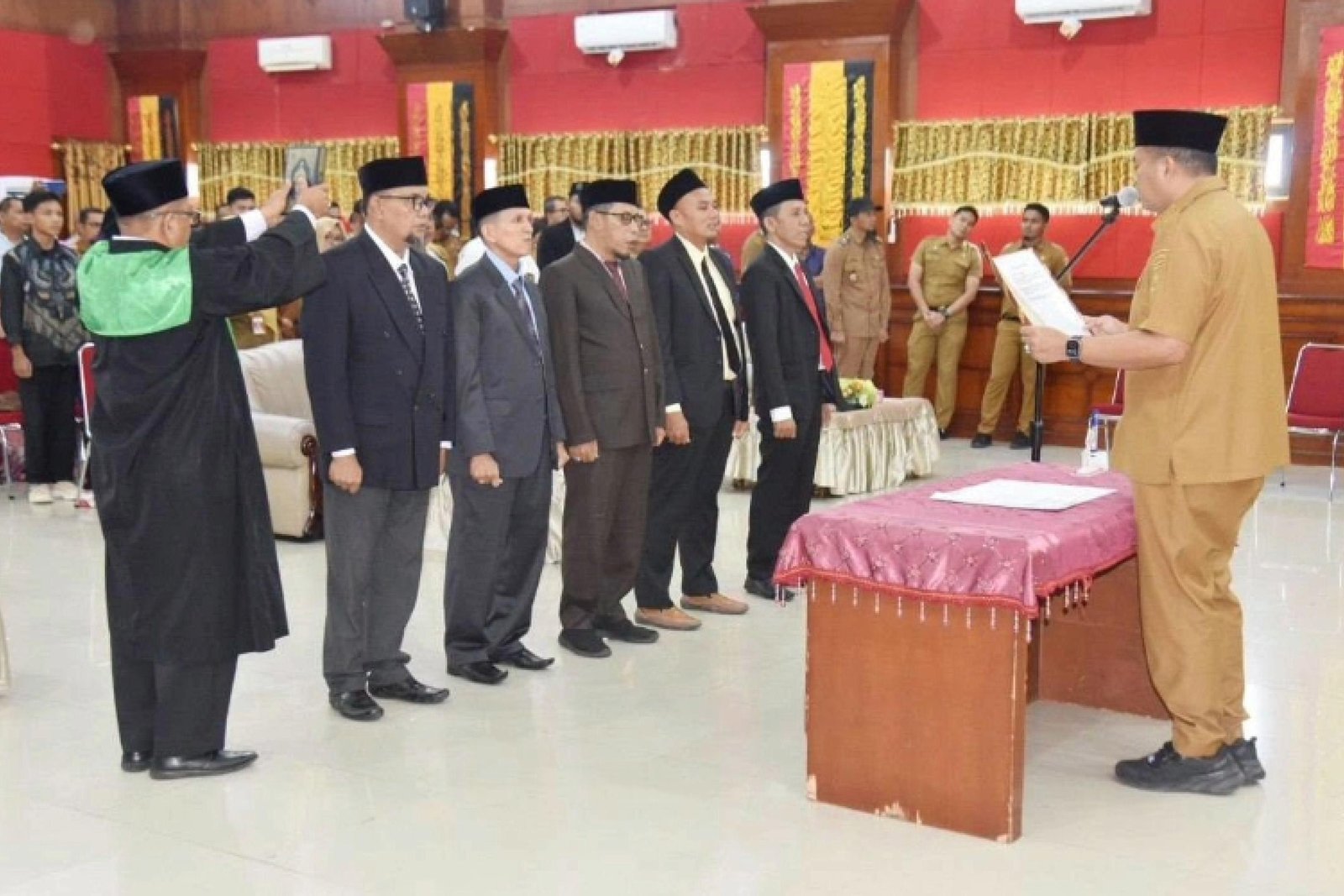 Wali Kota Yota Balad saat melantik lima orang pimpinan Baznas Kota Pariaman yang baru, Senin pagi (31/8/2026). IST