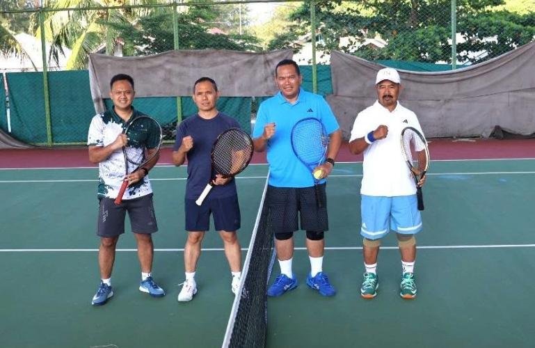 Wali Kota dan Danrem 032/Wirabraja Pererat Silaturahmi dengan Olahraga Bersama