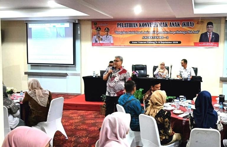Ketua DPRD Sumbar Muhidi saat menghadiri Pelatihan Konvensi Hak Anak guna mewujudkan perlindungan hak anak di Kota Padang, Senin (9/9/2026). IST